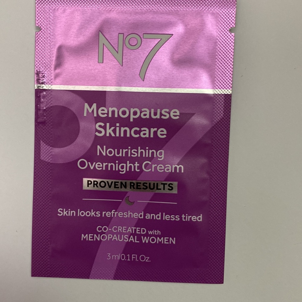 Skincare sample bundle - Picture 12 of 12